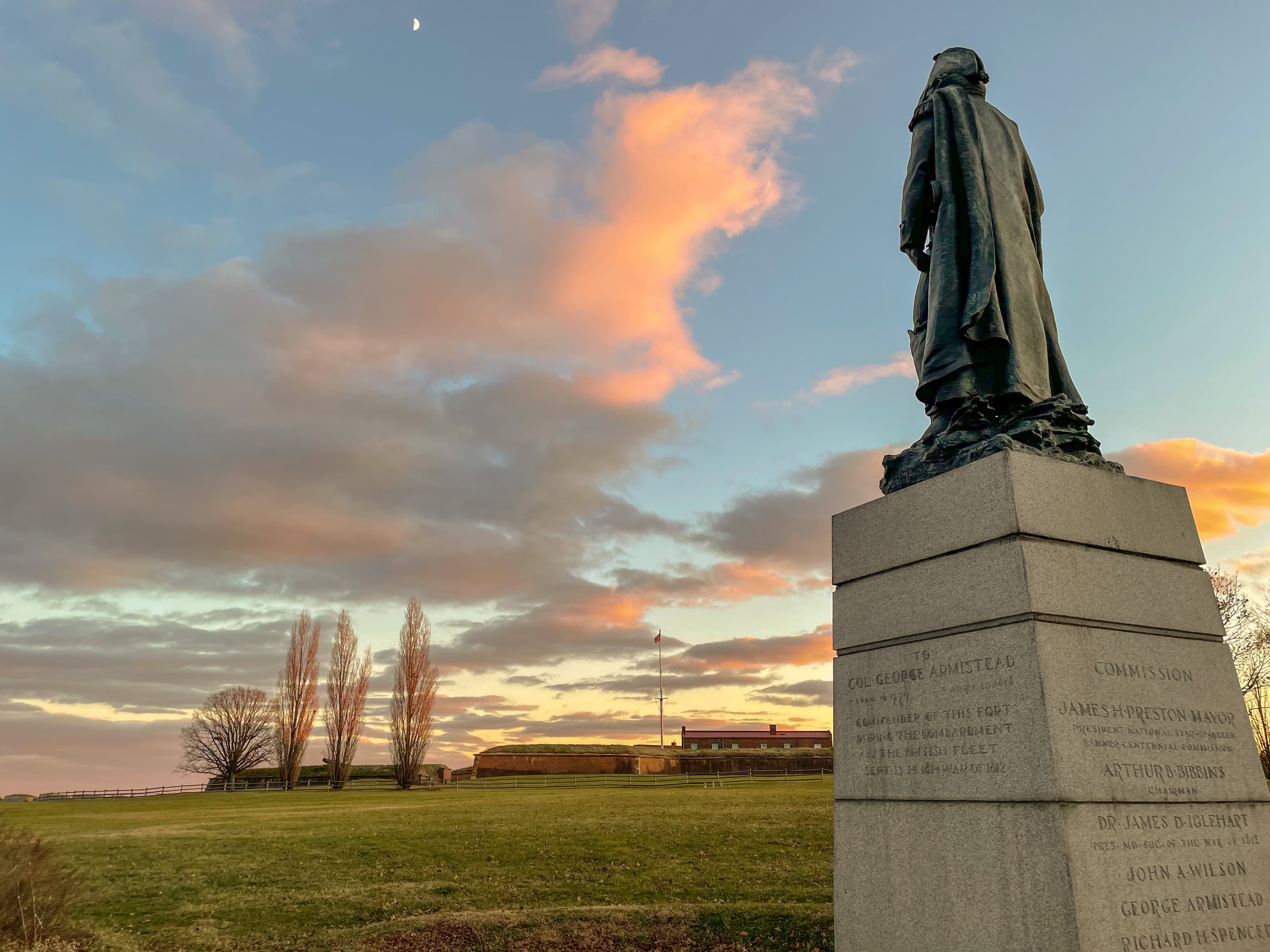 Statue of Armistead looking toward star fort